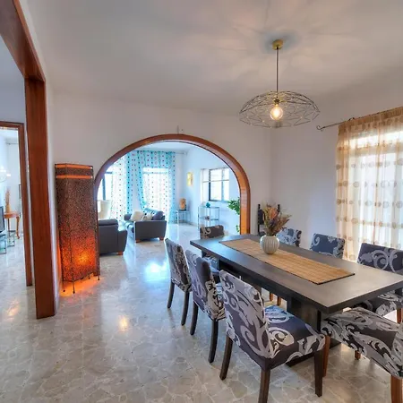 Enormous 3bedrooms Seafront With Balcony Pdeh1-1 سليمة