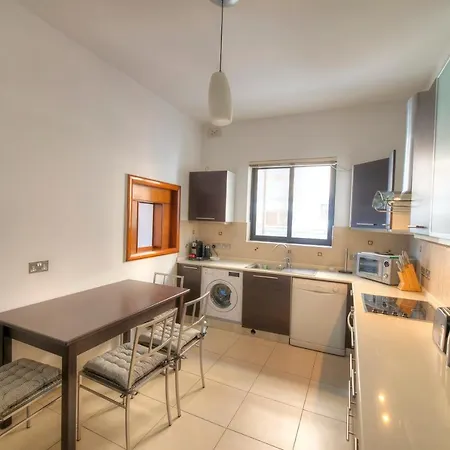 Enormous 3bedrooms Seafront With Balcony Pdeh1-1 شقة سليمة