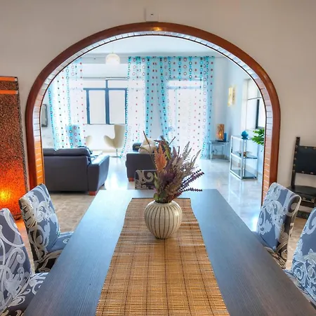 Enormous 3bedrooms Seafront With Balcony Pdeh1-1 شقة سليمة