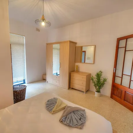 Enormous 3bedrooms Seafront With Balcony Pdeh1-1