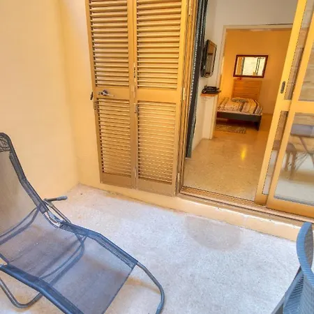 Enormous 3bedrooms Seafront With Balcony Pdeh1-1 Sliema