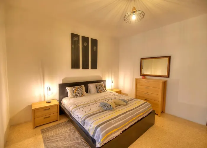 Daire Enormous 3bedrooms Seafront With Balcony Pdeh1-1 Sliema