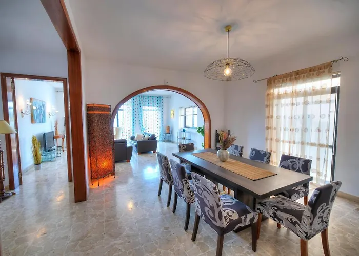 Enormous 3bedrooms Seafront With Balcony Pdeh1-1 Sliema