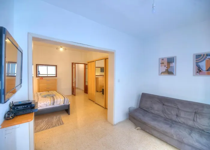 Enormous 3bedrooms Seafront With Balcony Pdeh1-1