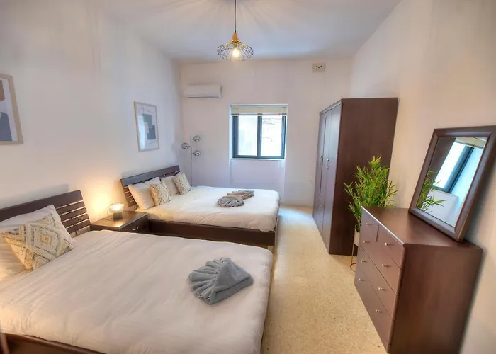 Apartment Enormous 3bedrooms Seafront With Balcony Pdeh1-1